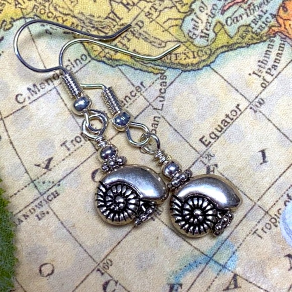 NEW NWOT Little nautilus silver earrings dainty